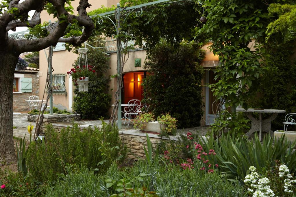 Zahrada ubytování Villa Thebaïde Chambres d'hôtes