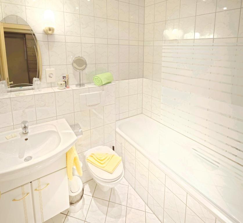 Koupelna v ubytování Hotel Waldachtal