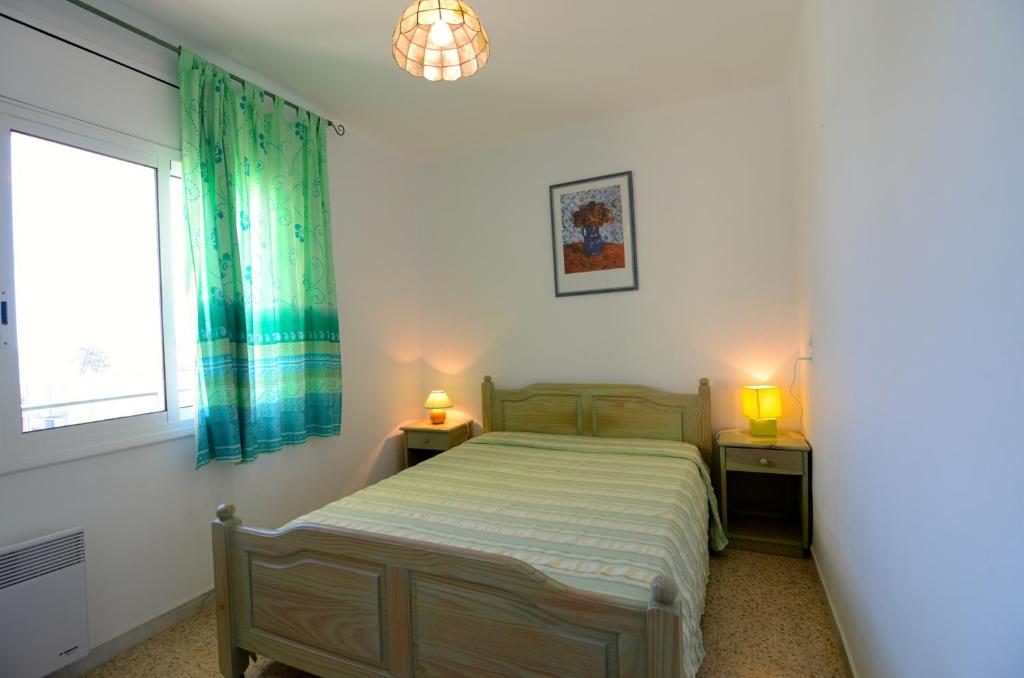 Posteľ alebo postele v izbe v ubytovaní Gregal - apartamentos