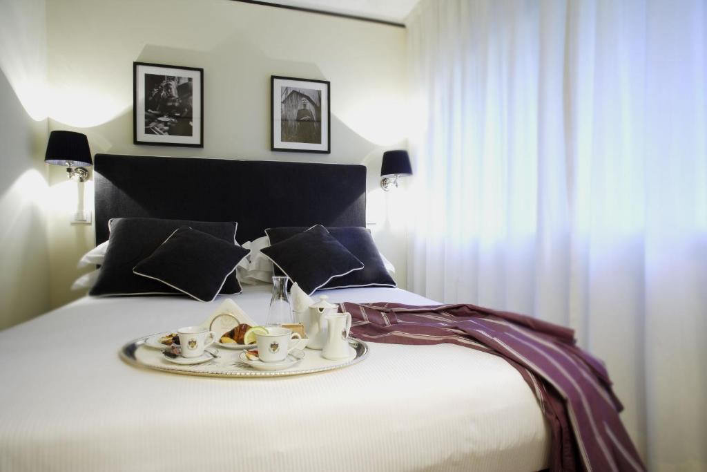 Postel nebo postele na pokoji v ubytování Ponte Vecchio Suites & Spa