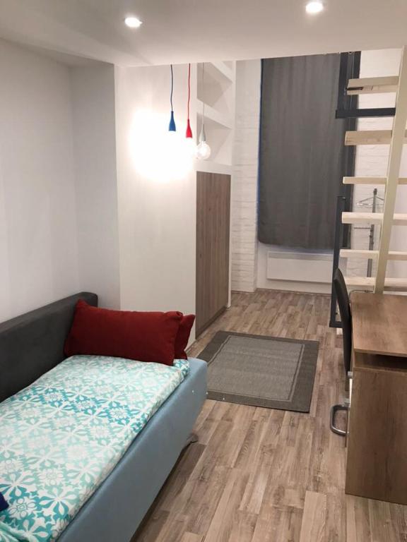 A bed or beds in a room at The Whistling Rabbi