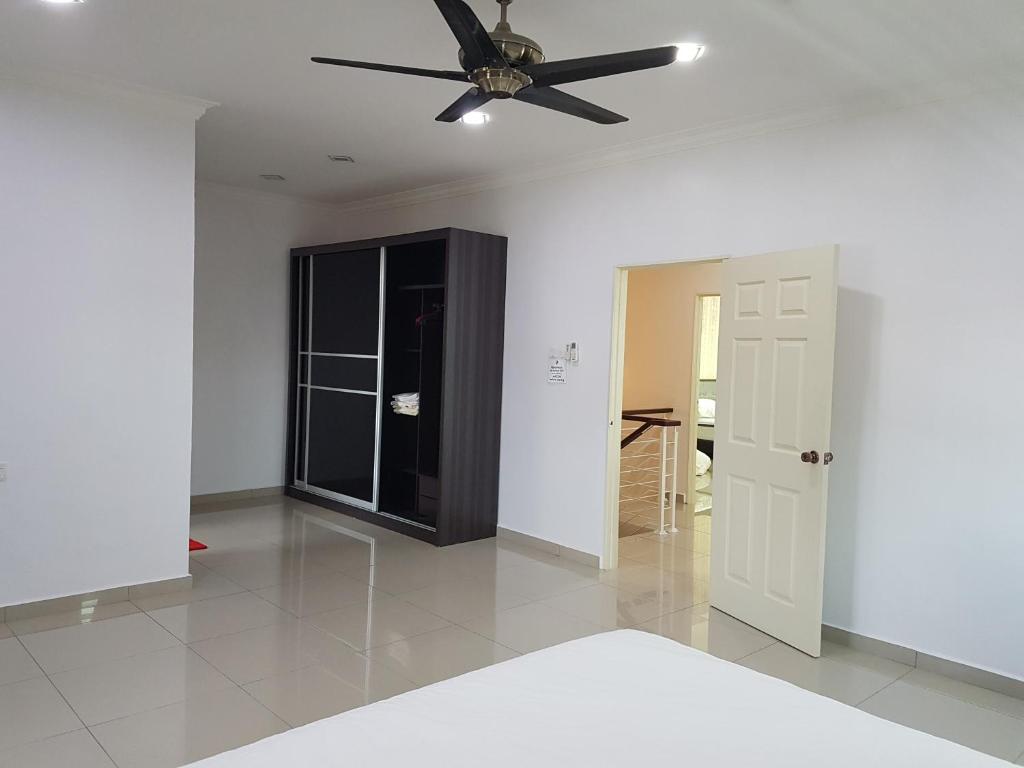 Fotografie z fotogalerie ubytování Sitiawan Homestay Entire Semi D home v destinaci Sitiawan
