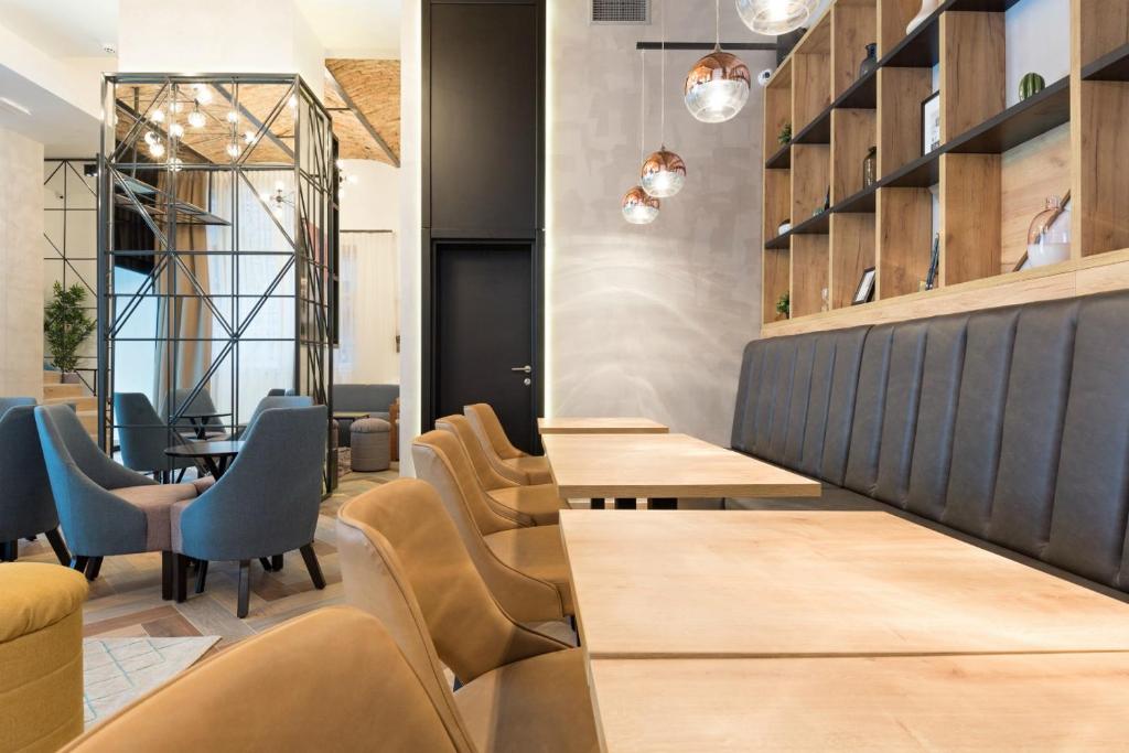 Capital Hotel Garni - Resim 20