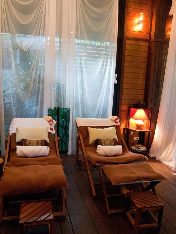 Posezení v ubytování Baan Klang Aow Beach Resort