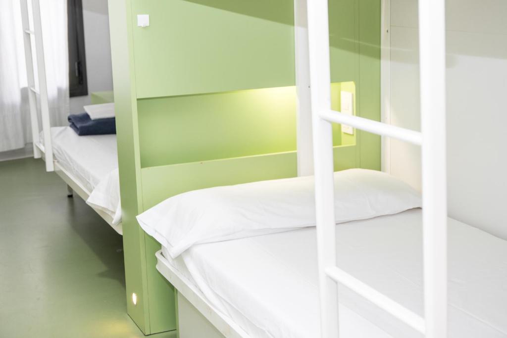 Cama ou camas em um quarto em Sant Jordi Hostels Sagrada Familia