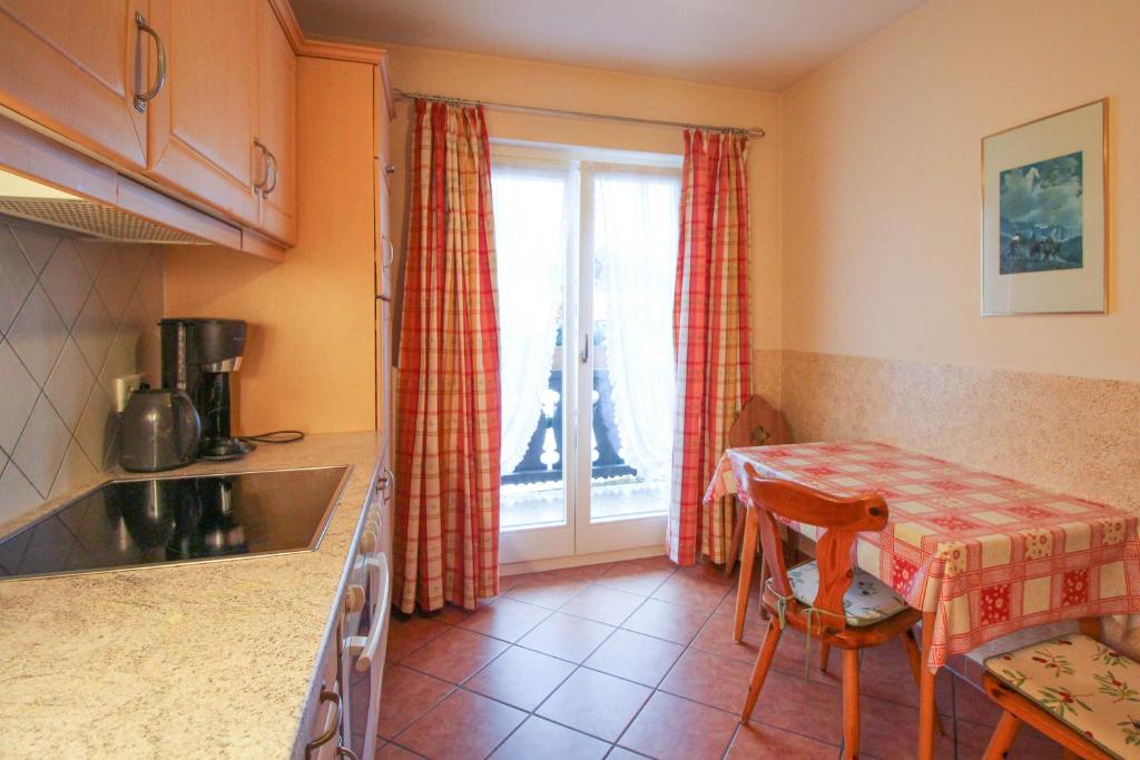 Kuchyň nebo kuchyňský kout v ubytování Apartments- und Ferienhaus Anton