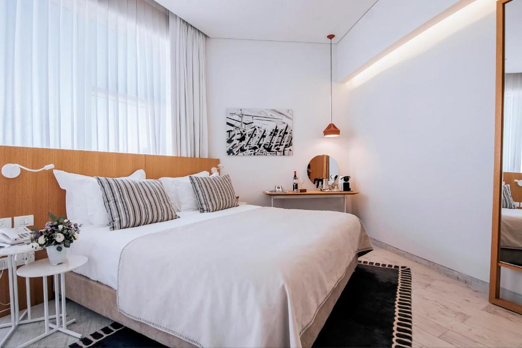 Voodi või voodid majutusasutuse 65 Hotel, Rothschild Tel Aviv - an Atlas Boutique Hotel toas