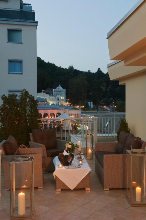 Nespecifikovaný výhled na hory nebo výhled na hory při pohledu z hotelu