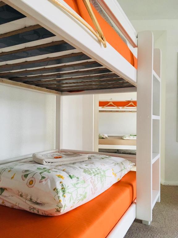 Postel nebo postele na pokoji v ubytování Tree House