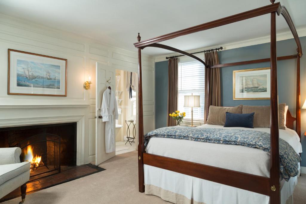 Harbor Light Inn - 