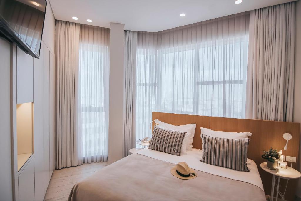 Voodi või voodid majutusasutuse 65 Hotel, Rothschild Tel Aviv - an Atlas Boutique Hotel toas
