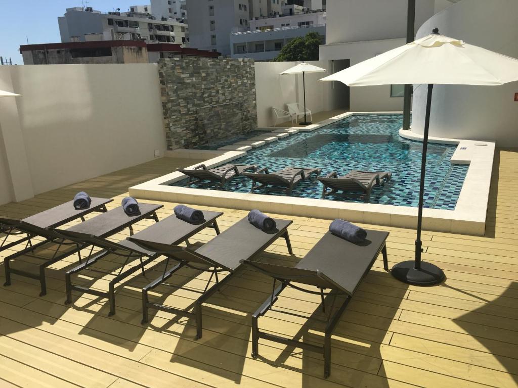 Bazén v ubytování Del Mar Hotel nebo v jeho okolí