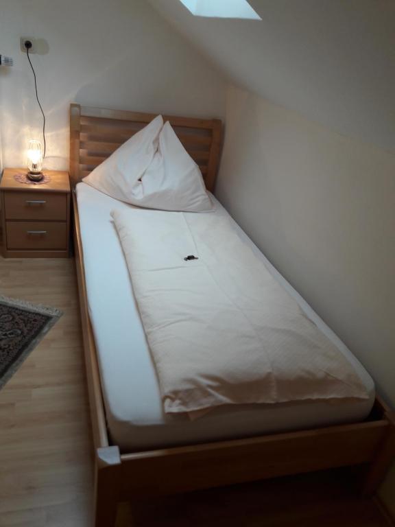 Postel nebo postele na pokoji v ubytování Ferienwohnung Kupfer