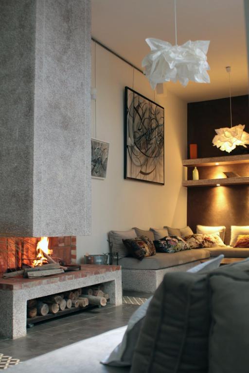 a living room with a couch and a fire place at Dar d'Art in Marrakesh