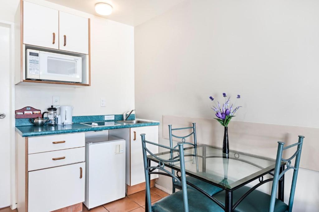 
Motel Two-Bedroom Apartment
