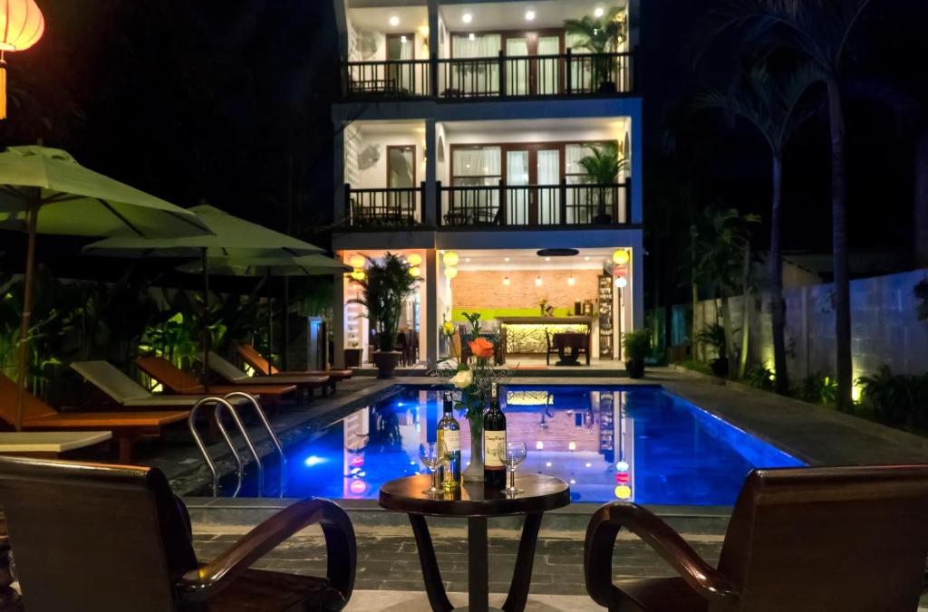 Bazén v ubytování Louis Villa Hoi An nebo v jeho okolí