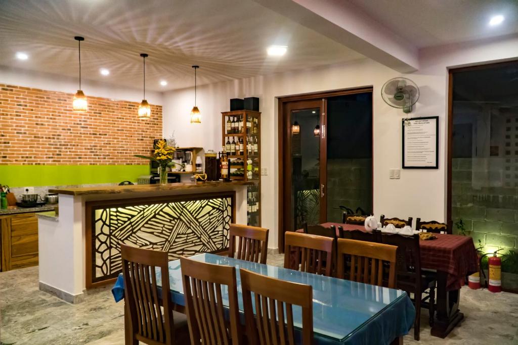 Kuchyň nebo kuchyňský kout v ubytování Louis Villa Hoi An