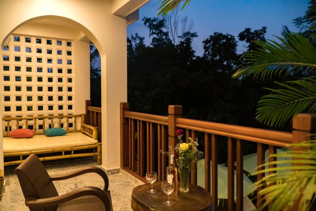 Balkón nebo terasa v ubytování Louis Villa Hoi An