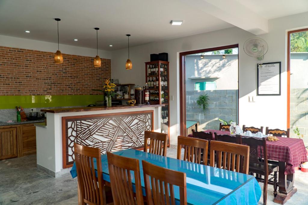 Kuchyň nebo kuchyňský kout v ubytování Louis Villa Hoi An