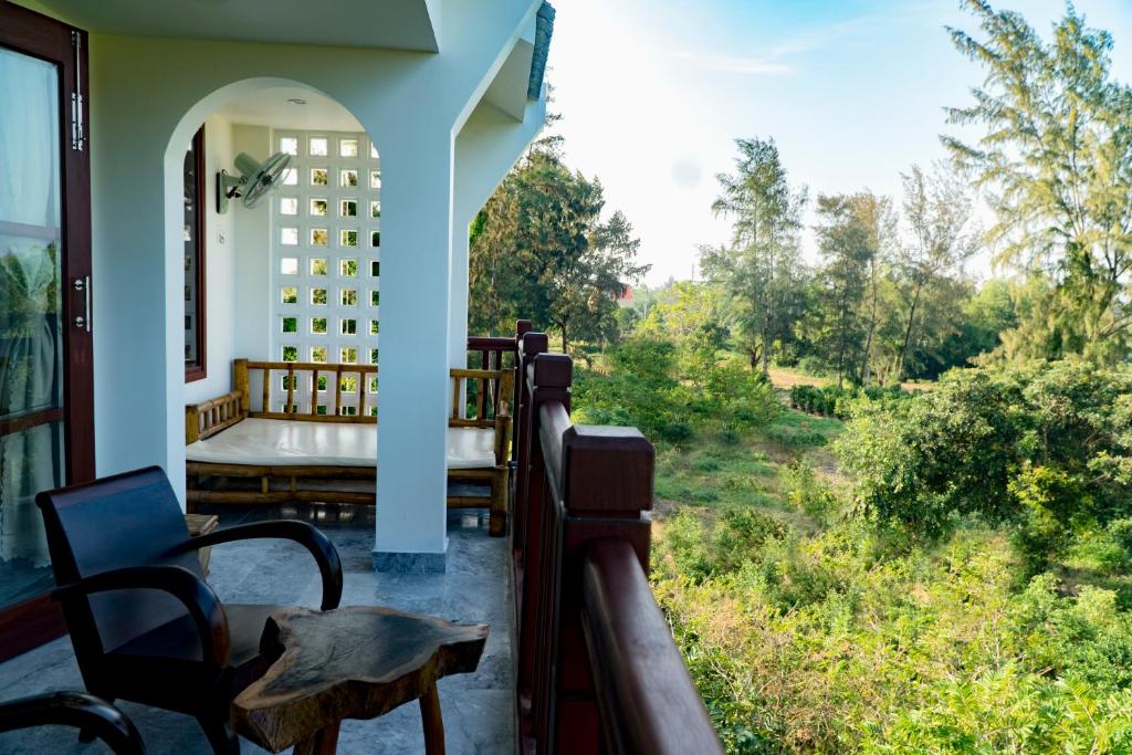 Balkón nebo terasa v ubytování Louis Villa Hoi An