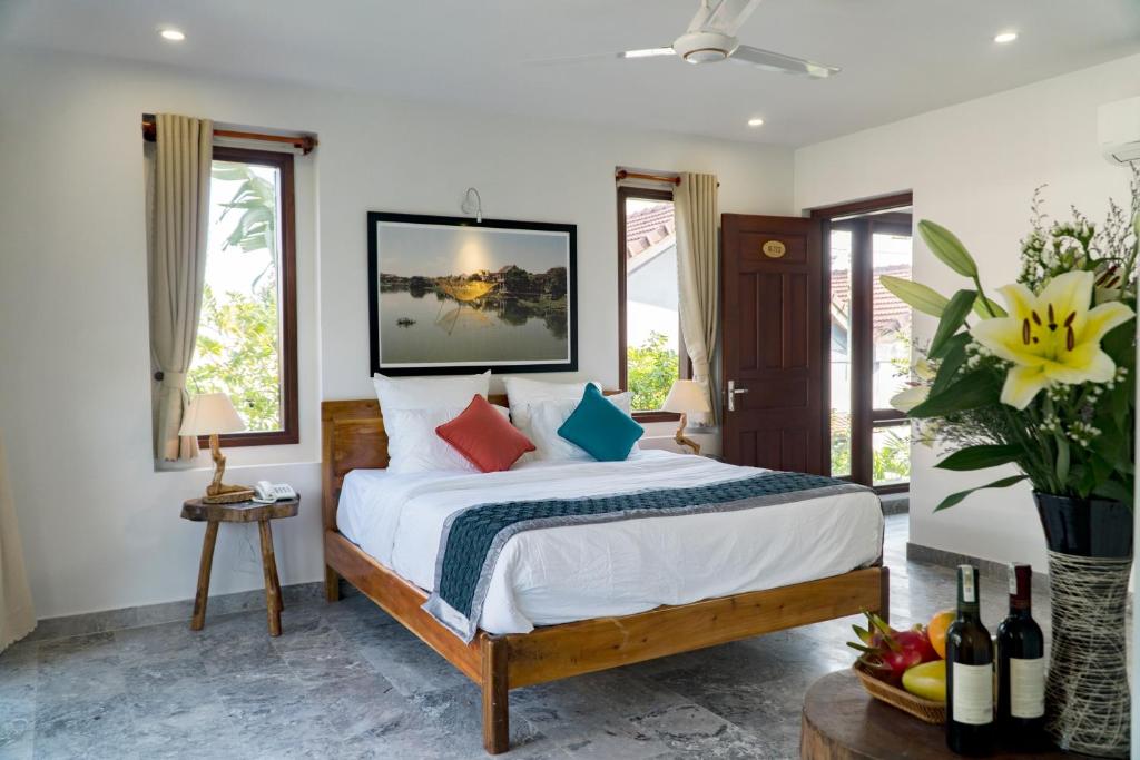Postel nebo postele na pokoji v ubytování Louis Villa Hoi An