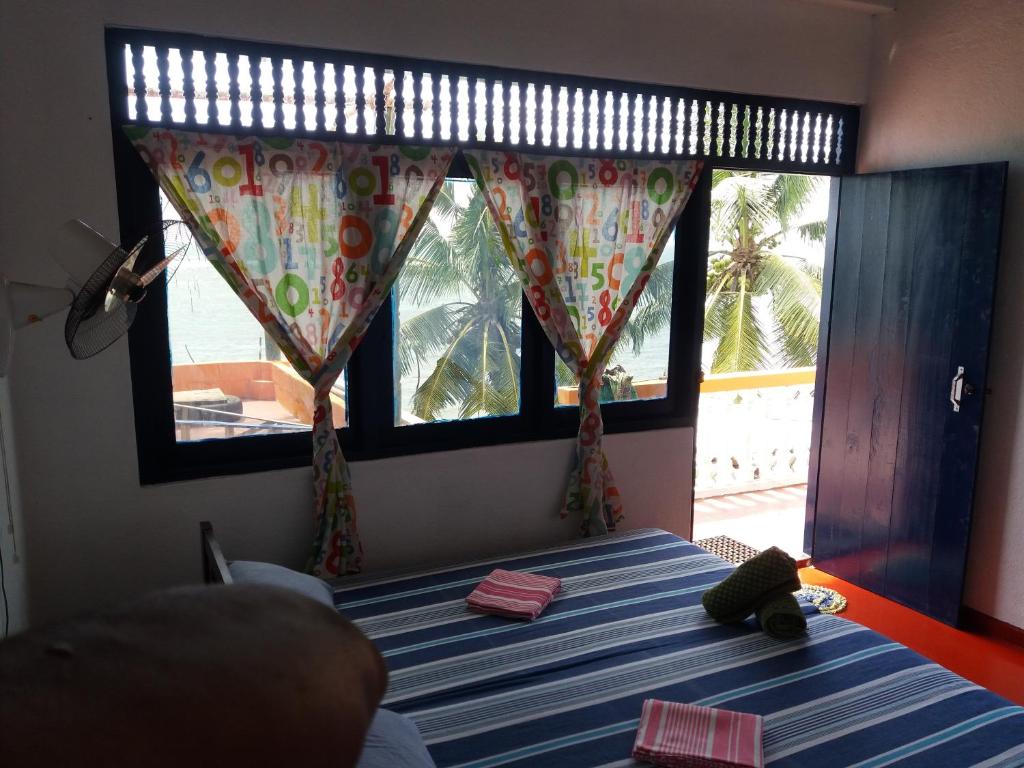 Postel nebo postele na pokoji v ubytování Sayuri Beach Hotel