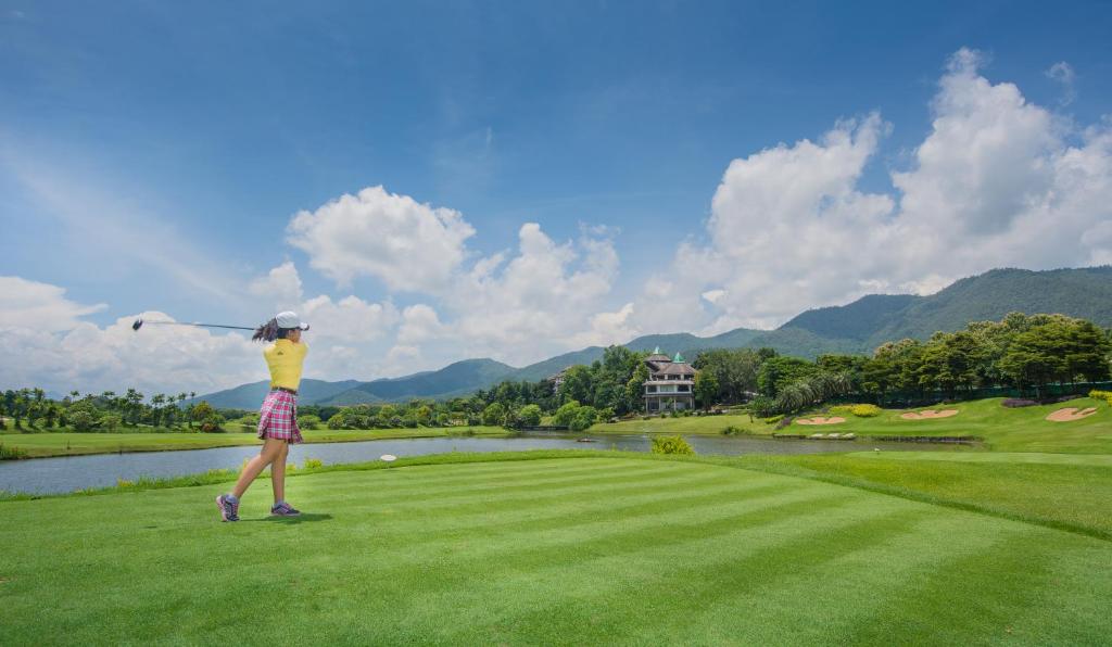 Golf v rezortu nebo okolí