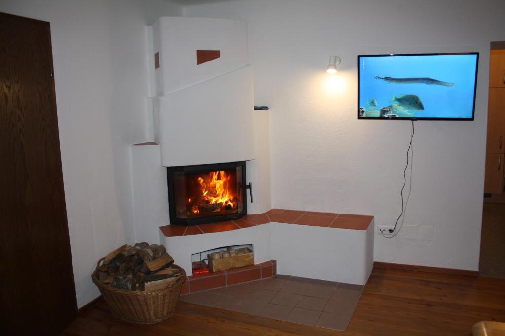TV a/nebo společenská místnost v ubytování Ferienhaus Julia