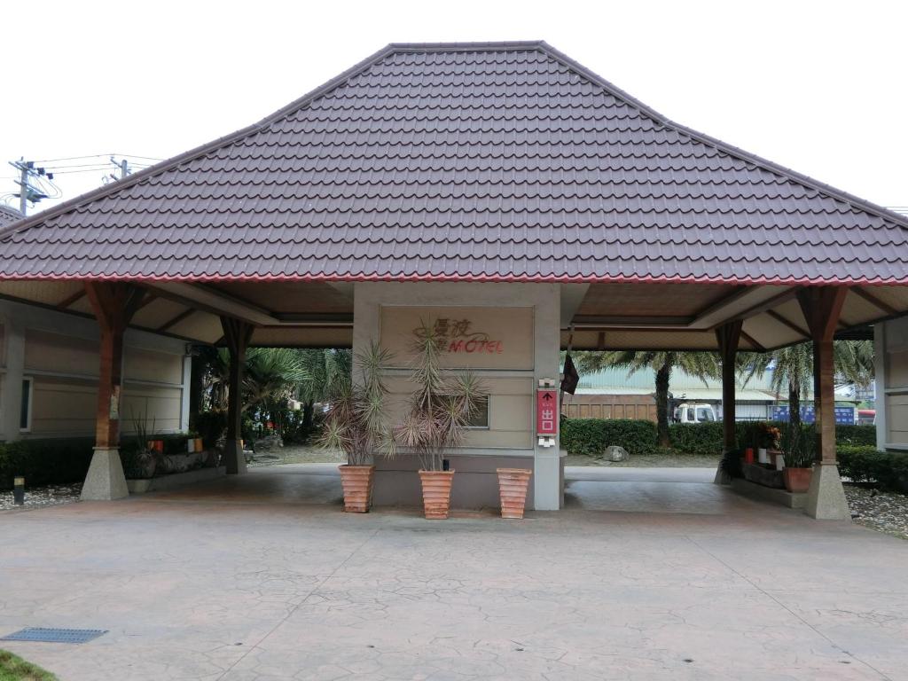 The building in which moteleket is located