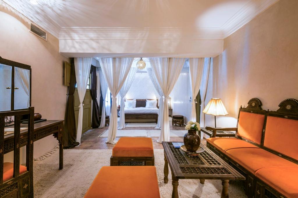 Postel nebo postele na pokoji v ubytování Almaha Marrakech Restaurant & SPA