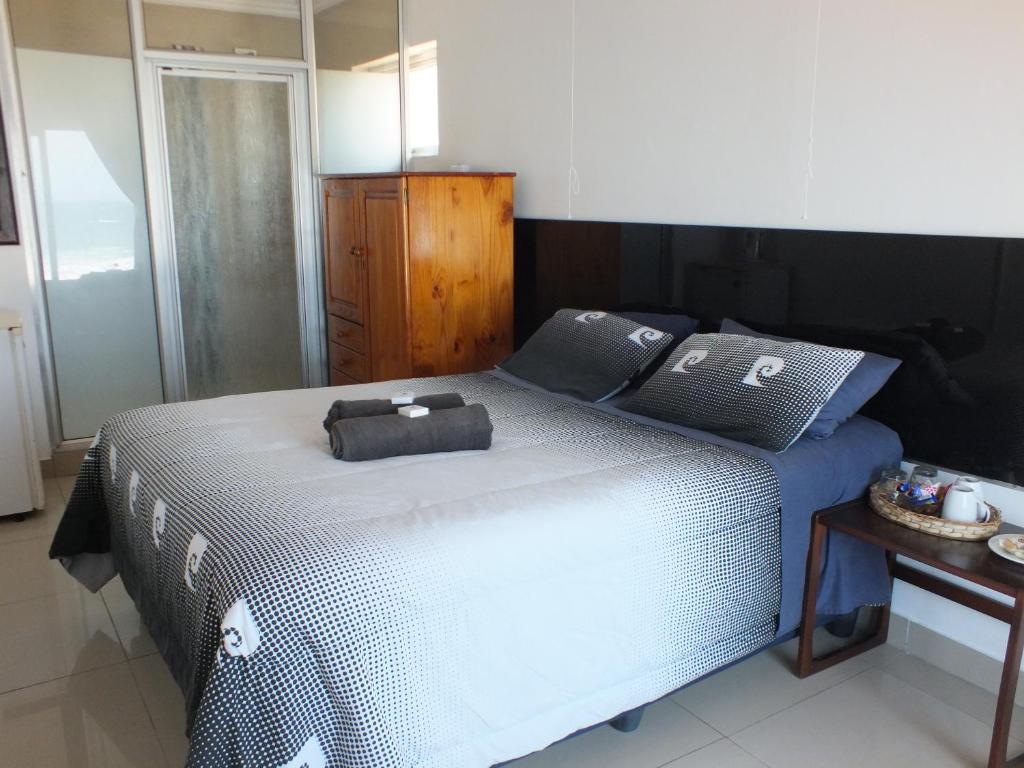 Postel nebo postele na pokoji v ubytování Umkomaas Lodge