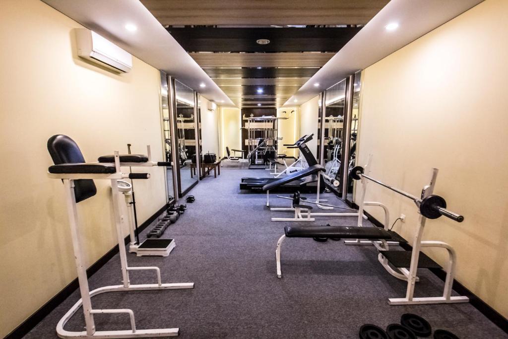 Spordikeskus ja/või sportimisvõimalused majutusasutuses Hotel New Saphir Yogyakarta