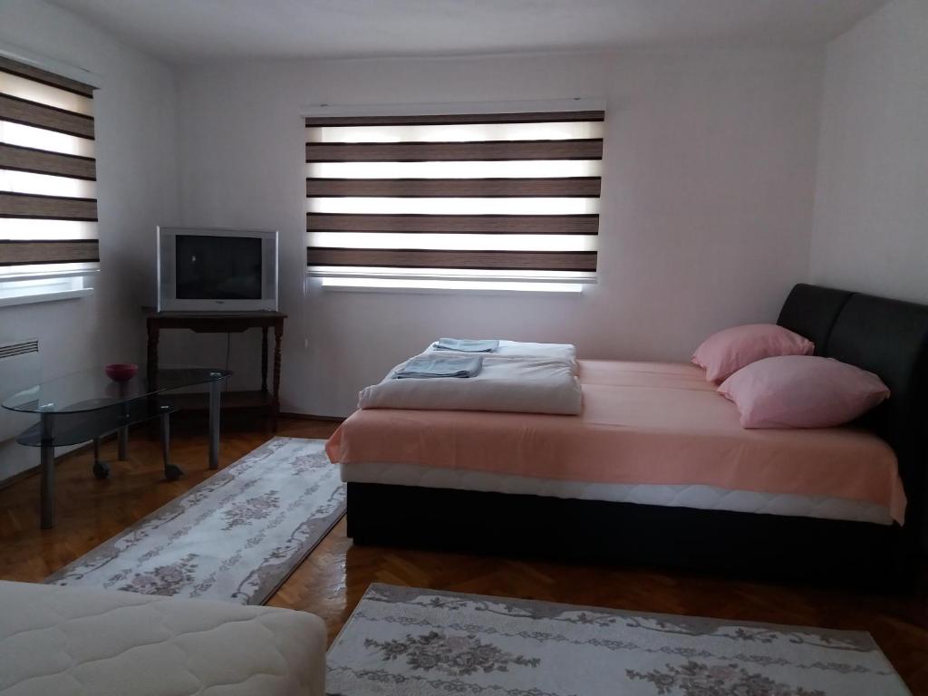 Postel nebo postele na pokoji v ubytování Guest House Džemo