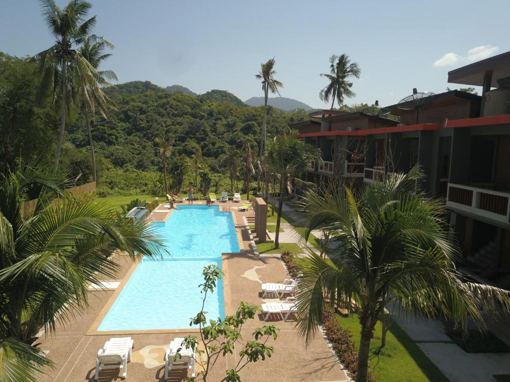 Bazén v ubytování Lanta Infinity Resort - SHA Extra Plus nebo v jeho okolí