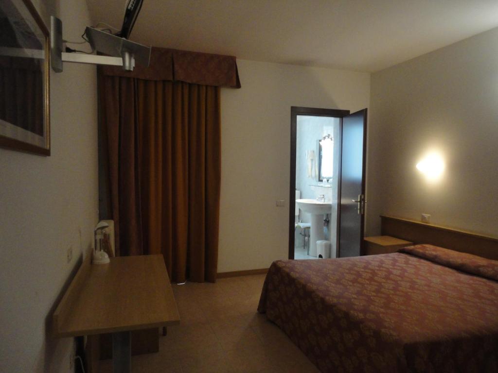 Postel nebo postele na pokoji v ubytování Hotel La Carica
