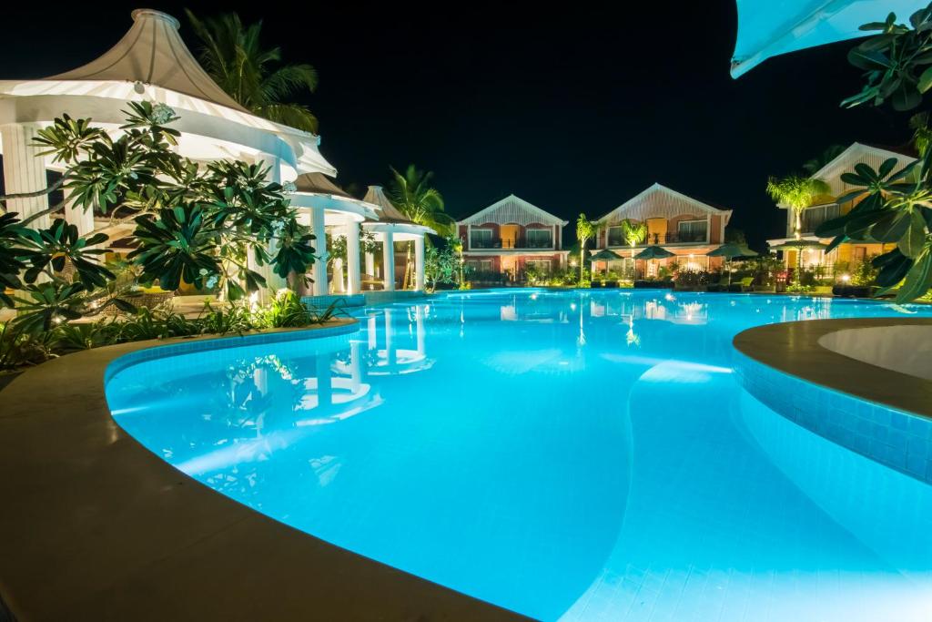 Bazén v ubytování Swosti Chilika Resort nebo v jeho okolí