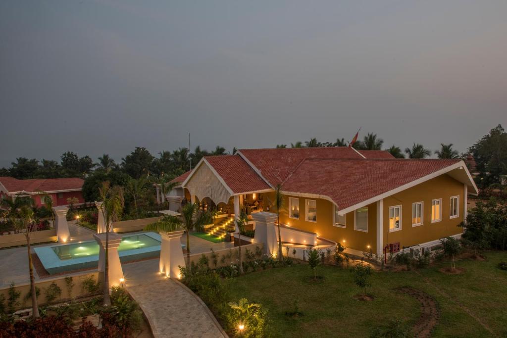 Bazén v ubytování Swosti Chilika Resort nebo v jeho okolí
