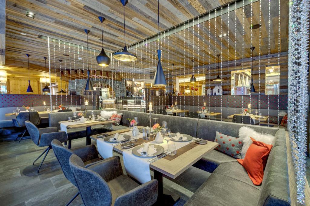 A seating area at Hotel Kendler