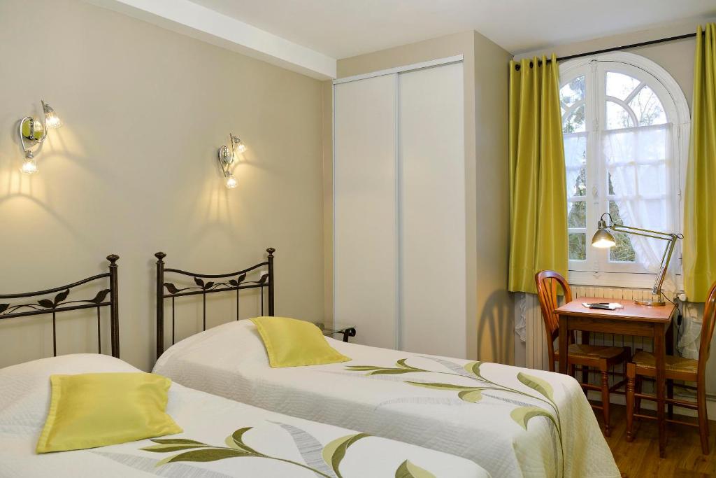 Logis Manoir De La Giraudière - Tweepersoonskamer Met 2 Aparte Bedden