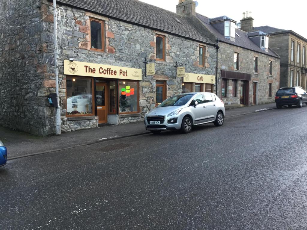 a small car parked in front of a building at The Coffee Pot accommodation in Dufftown