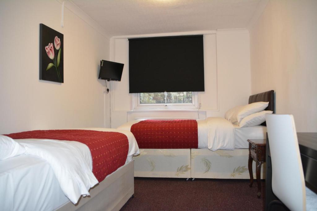 Bow Guest House - Family Double Room