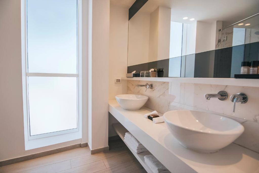 Vannituba majutusasutuses 65 Hotel, Rothschild Tel Aviv - an Atlas Boutique Hotel