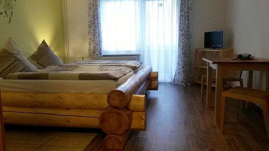 TV a/nebo společenská místnost v ubytování Landgasthof Dittersdorfer Höhe