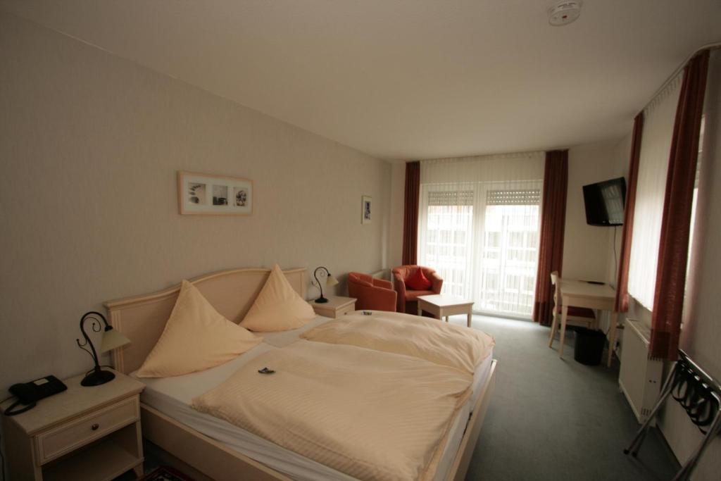 Postel nebo postele na pokoji v ubytování Hotel Ännchen