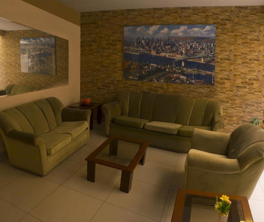 Area soggiorno di Montreal Hostal