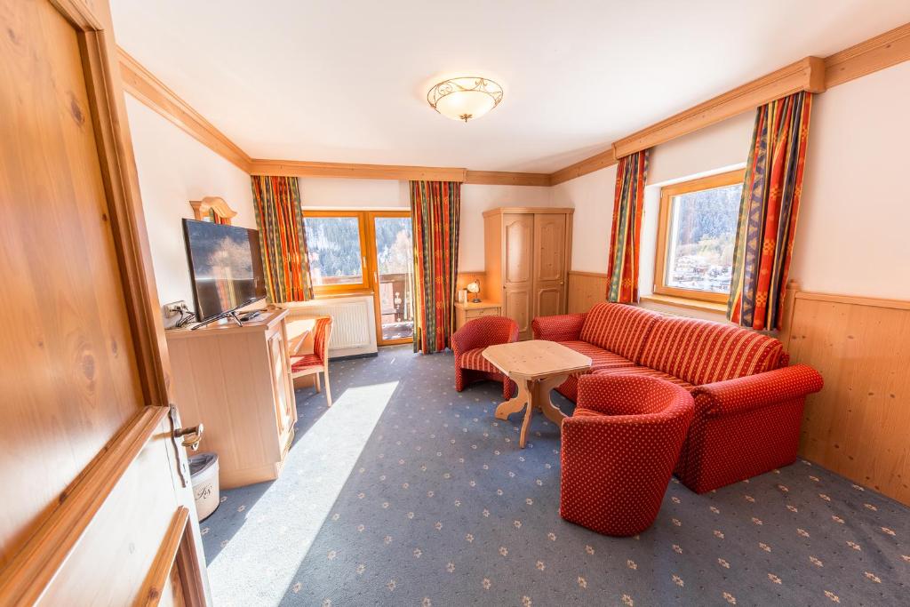 TV a/nebo společenská místnost v ubytování Hotel Karl Schranz