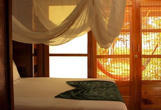 Postel nebo postele na pokoji v ubytování Acajou Hotel
