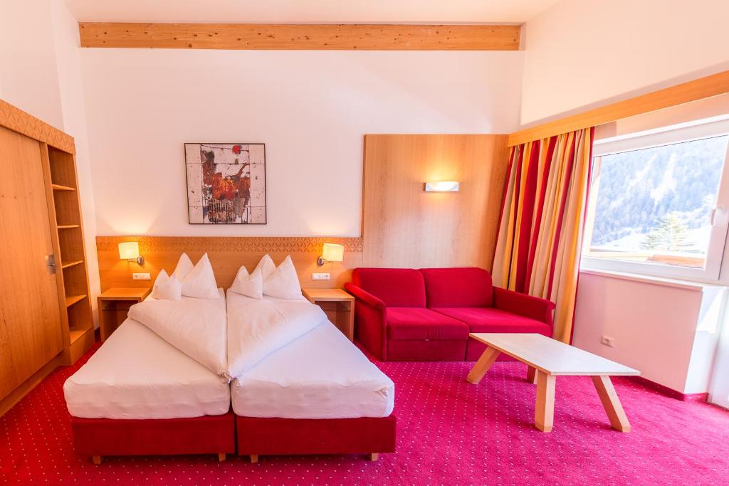 Postel nebo postele na pokoji v ubytování Hotel Karl Schranz