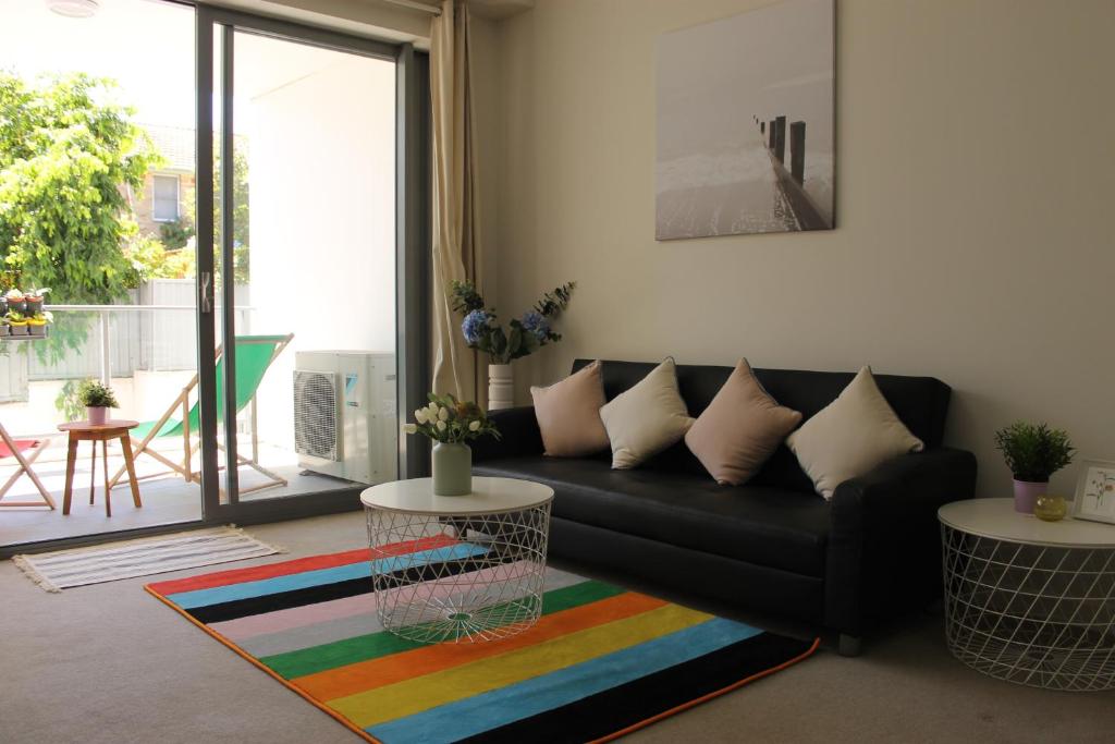 Exquisite Family Home +Parking, Close to CBD - Two-Bedroom Apartment