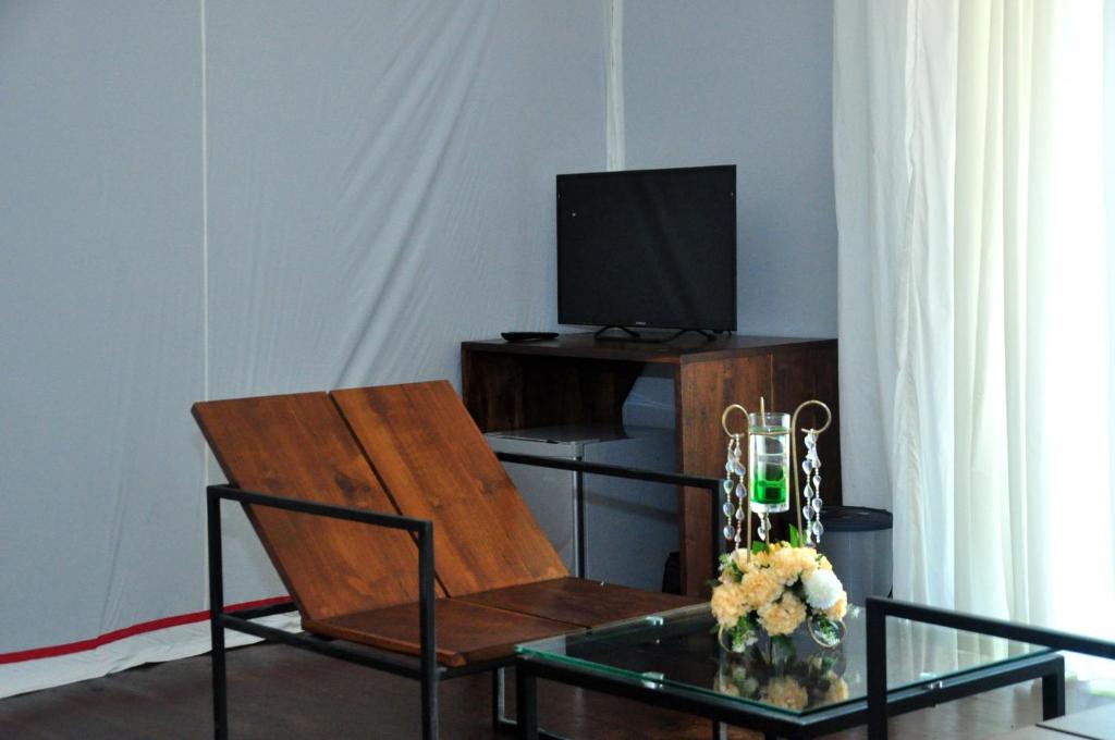 TV a/nebo společenská místnost v ubytování Kottawatta Village